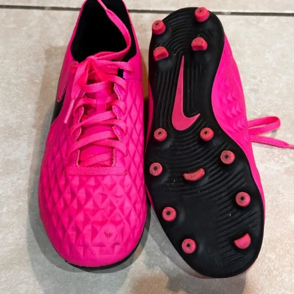 Nike Neon Pink Tiempo Soccer Cleats -Size 5Y - Picture 2 of 6